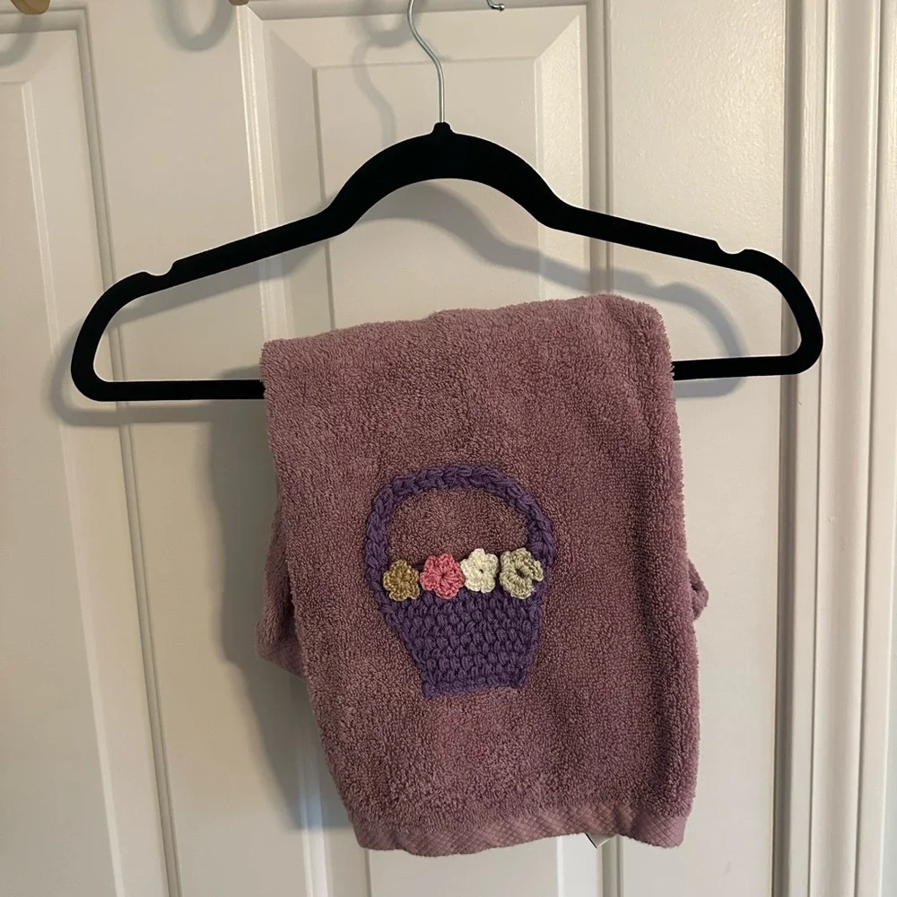 NWOT Towel Set 4 with Crochet Detail